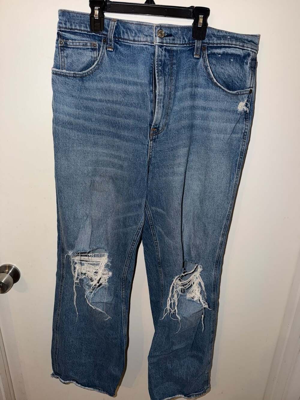Abercrombie & Fitch The '90s Relaxed Jean Ultra High Rise Distressed Size 33 16S